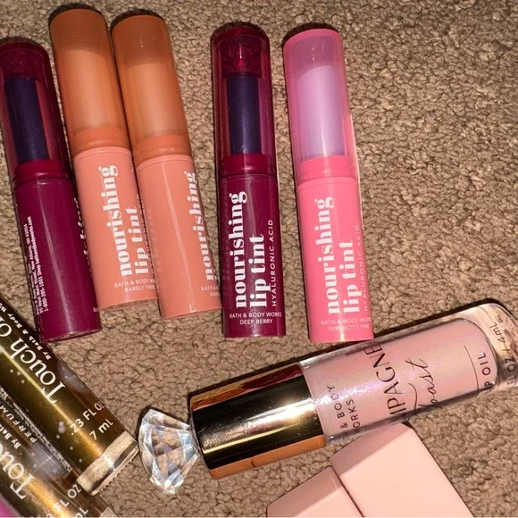 Bath & Body works Assorted Women’s Lip Oils & Glosses NEW - Picture 7 of 9